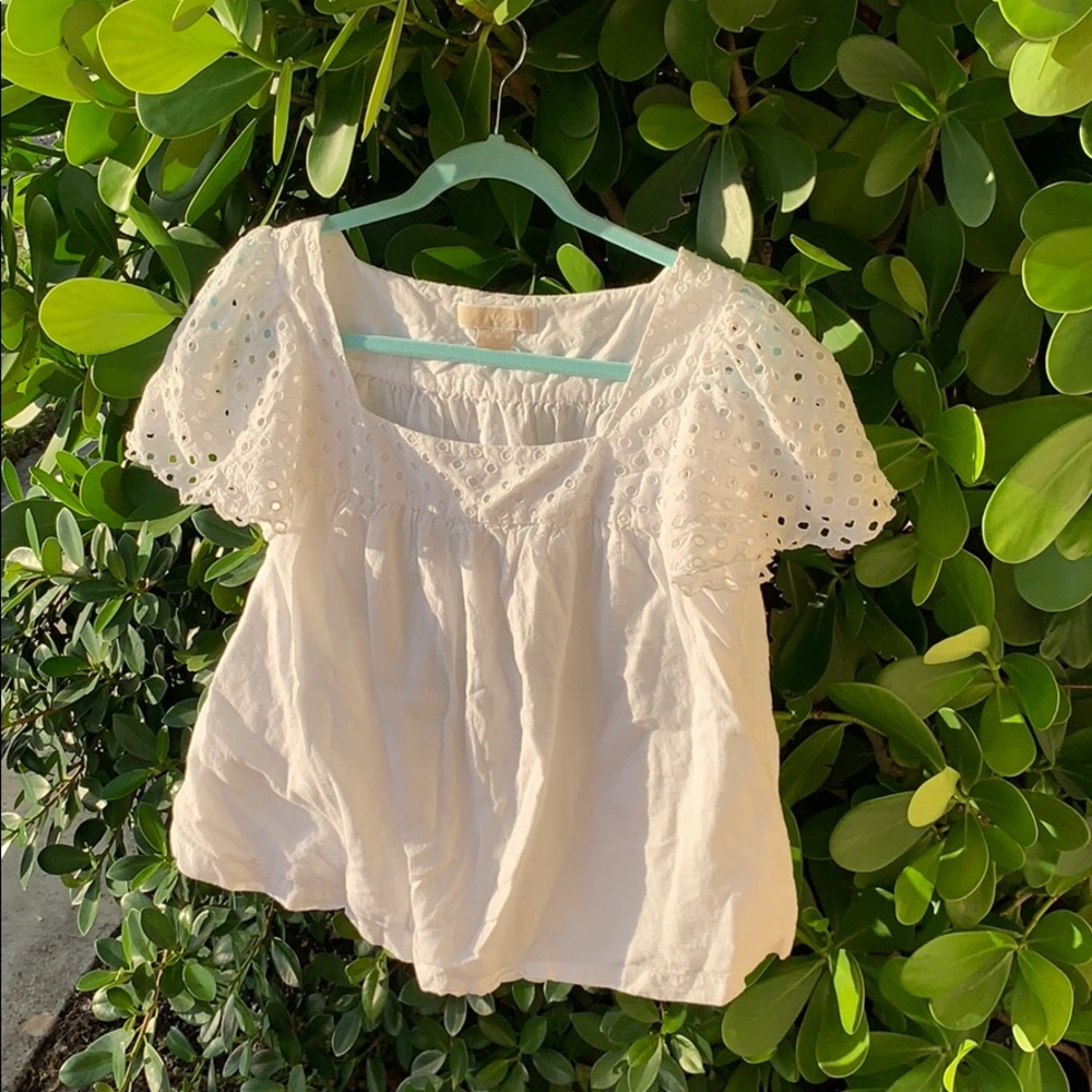 White baby doll top with detailed sleeves